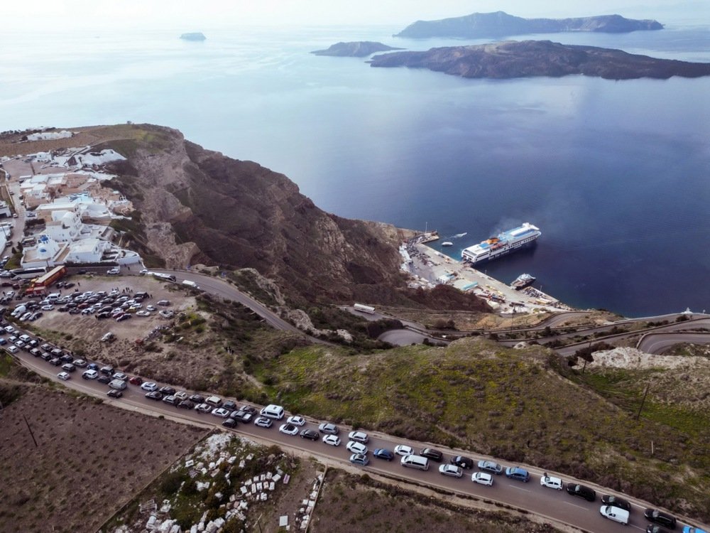 Santorini pogođen stalnim potresima, evakuacije u toku