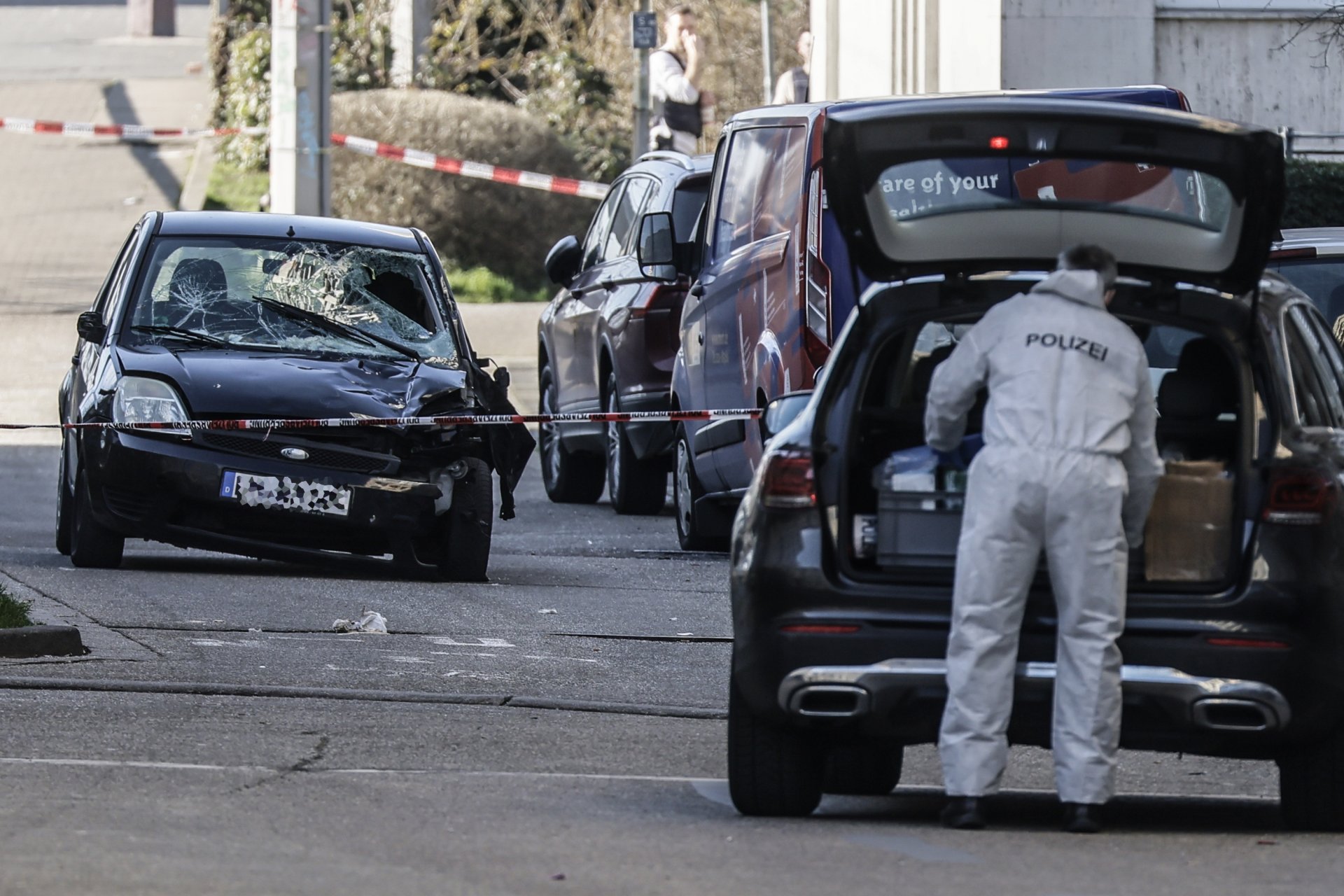 Autom uletio među pješake u Manhajmu, najmanje dvije žrtve, 15 ljudi u teškom stanju