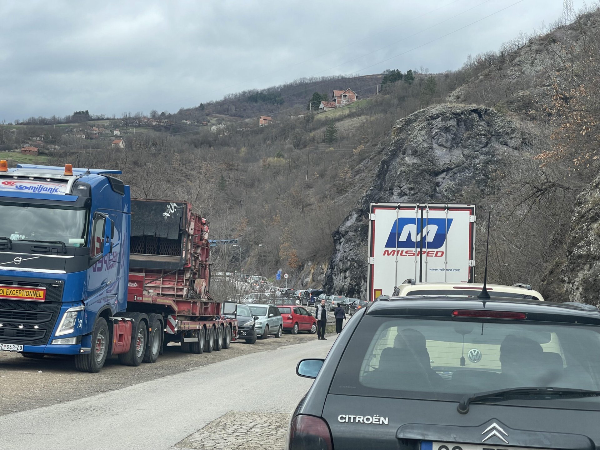 Blokirani putevi u blizini granica između Srbije i Kosova