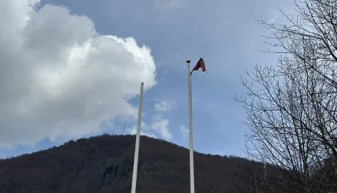 Pogledajte kako je zastava Crne Gore na Biogradskom jezeru dočekala na hiljade posjetilaca