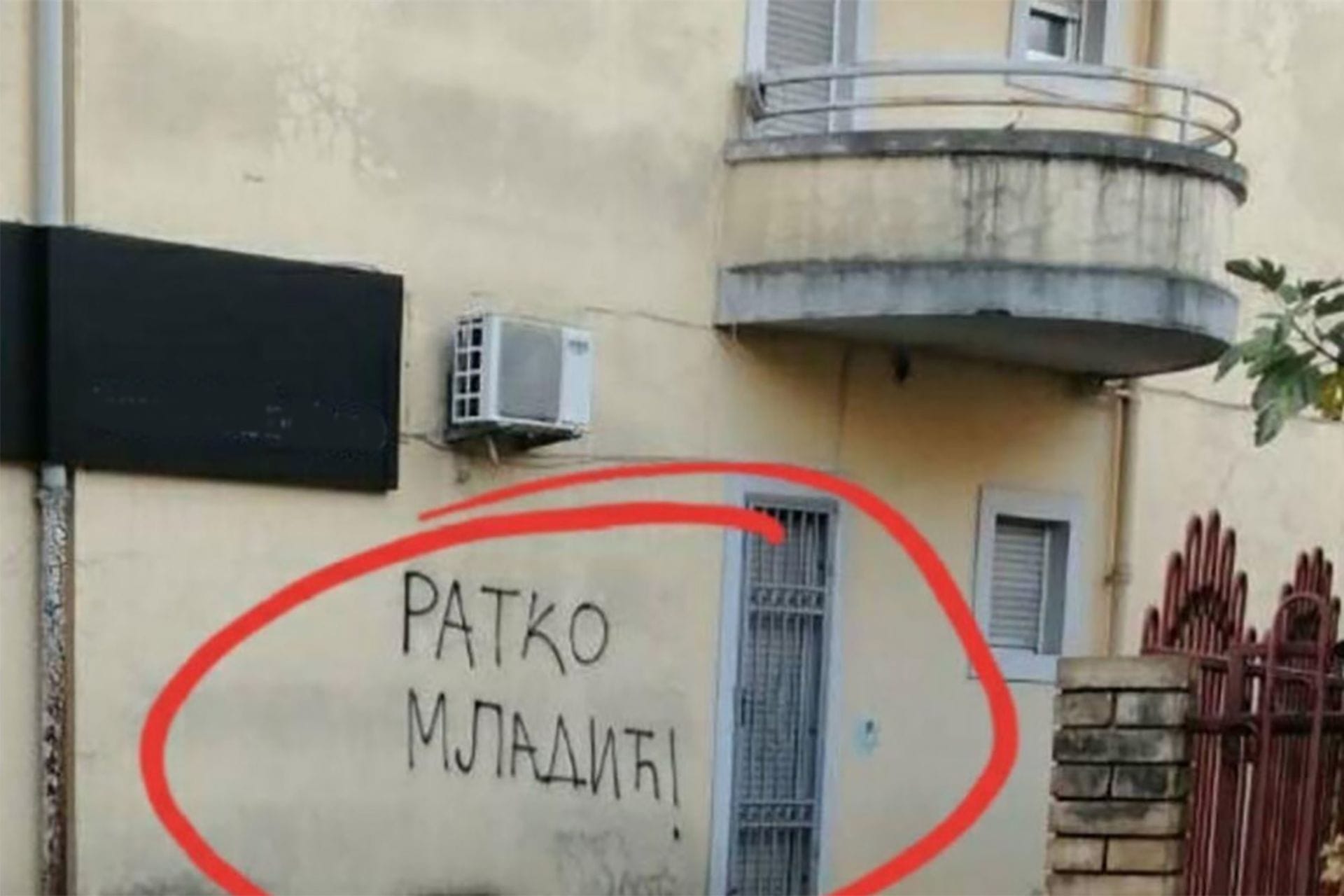 U Podgorici osvanuo grafit Ratko Mladić