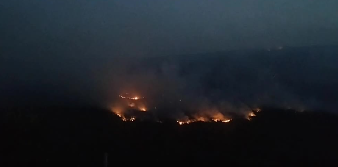 Teška situacija na Cetinju: Veliki požar u Markovini, vatra se približava napuštenim kućama