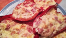 Crvene paprike sa sirom i suvim vratom