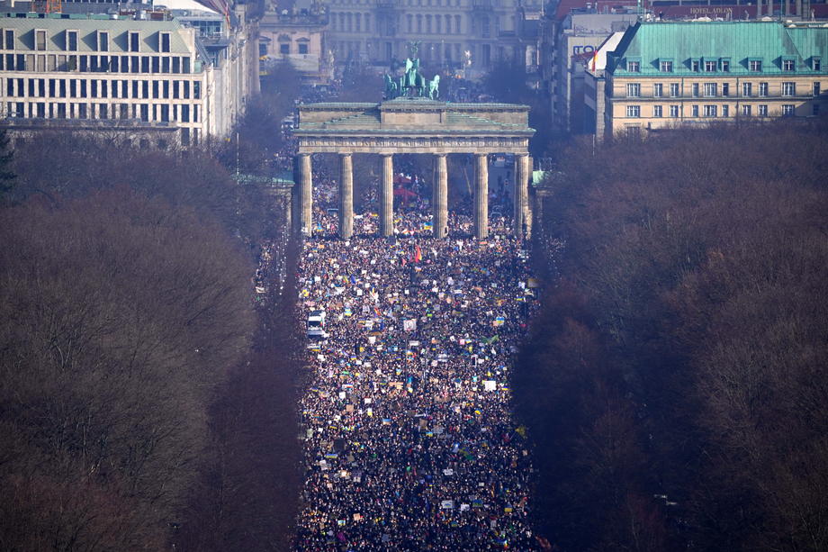 Veliki skup podrške Ukrajini u Berlinu: 20.000 ljudi ispred Brandenburške kapije