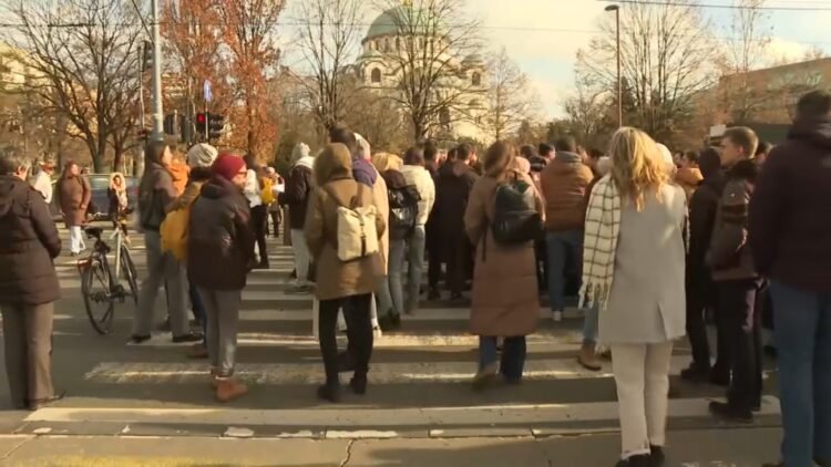 Uhapšen vozač koji se zalijetao na građane tokom skupa „Zastani, Srbijo“