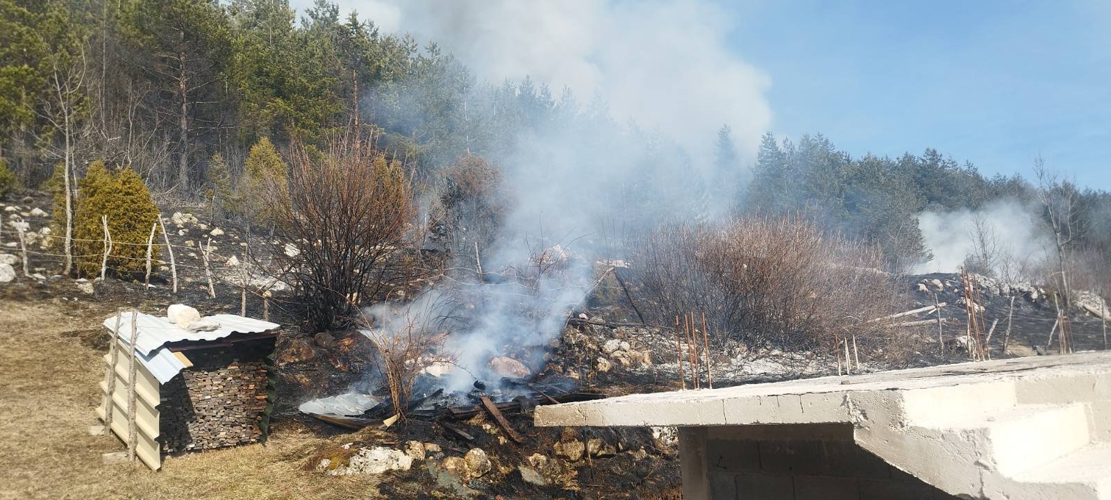 Požar na Žabljaku aktivan, nema opasnosti za objekte i NP Durmitor