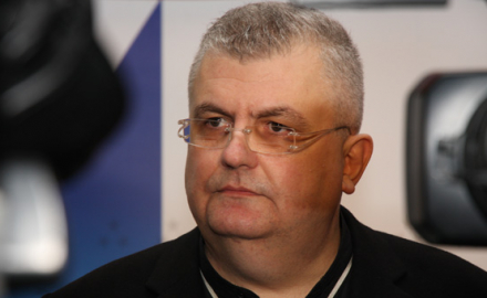 Čanak: Prvo pale zastave, slike i knjige, a onda prelaze na ljude i kuće