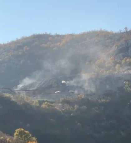 DPS Nikšić: Mislov do ponovo gori, gradom se širi nesnosan smrad