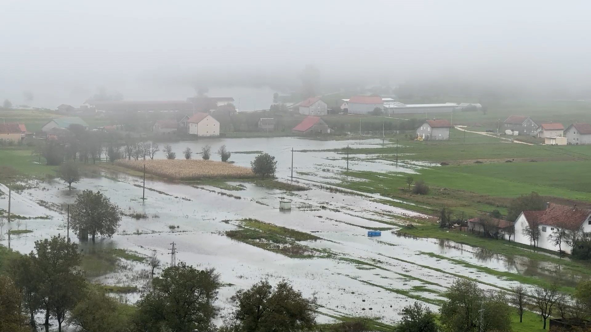 Nevrijeme izazvalo probleme i u Nikšiću, pogledajte kadrove