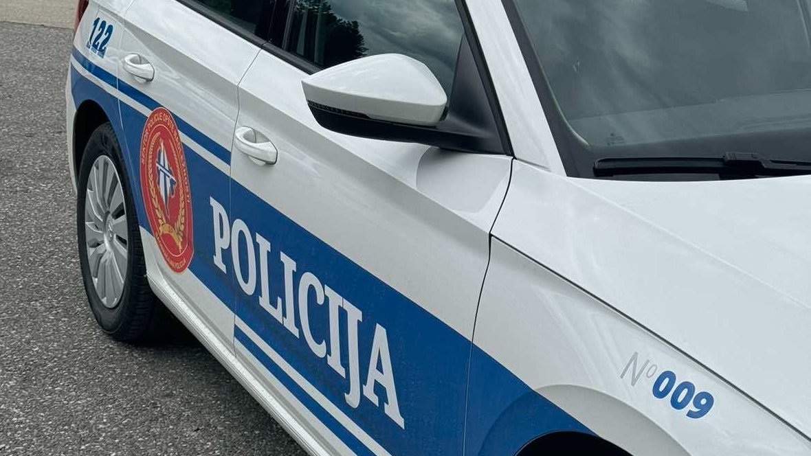 Policija pretresima na Cetinju pronašla pet pušaka