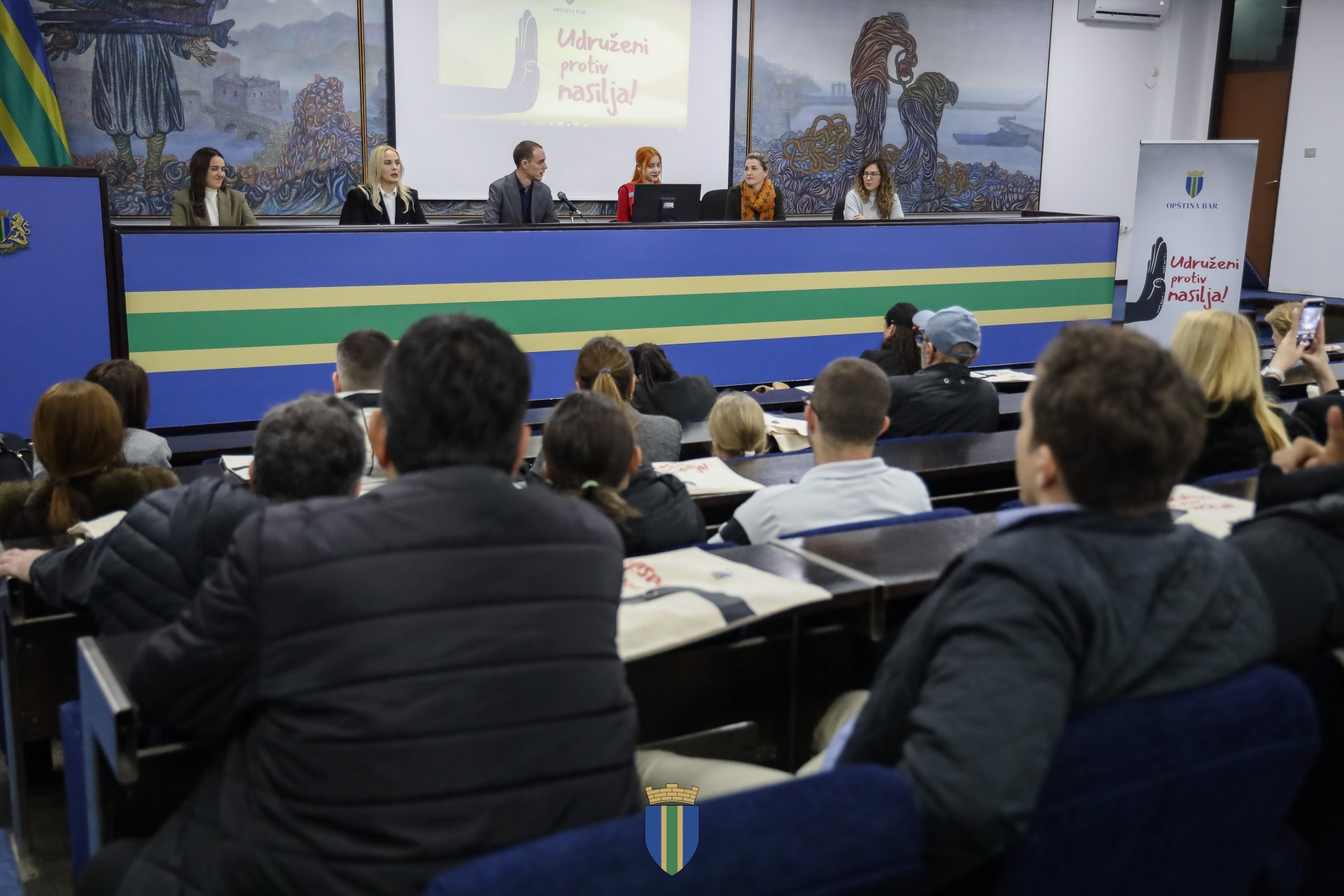 Opština Bar: Panel diskusija “Udruženi protiv nasilja” u znak obilježavanja Dana ljudskih prava