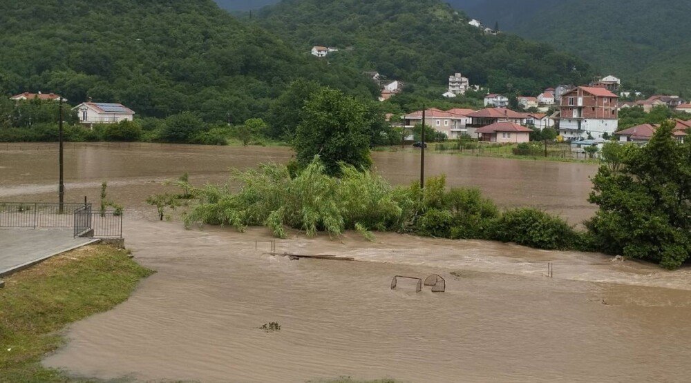 Poplave nakon obilnih padavina u Herceg Novom, najgore u Zelenici i u Bijeloj