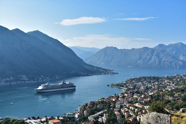 Udarao dječaka nogama i rukama, tražio da ga ostali snimaju za Snap Chat