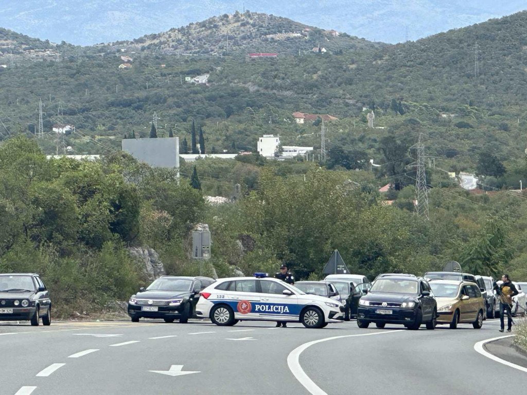 Žitelji Lješanske nahije blokirali put ka Cetinju, traže vodu