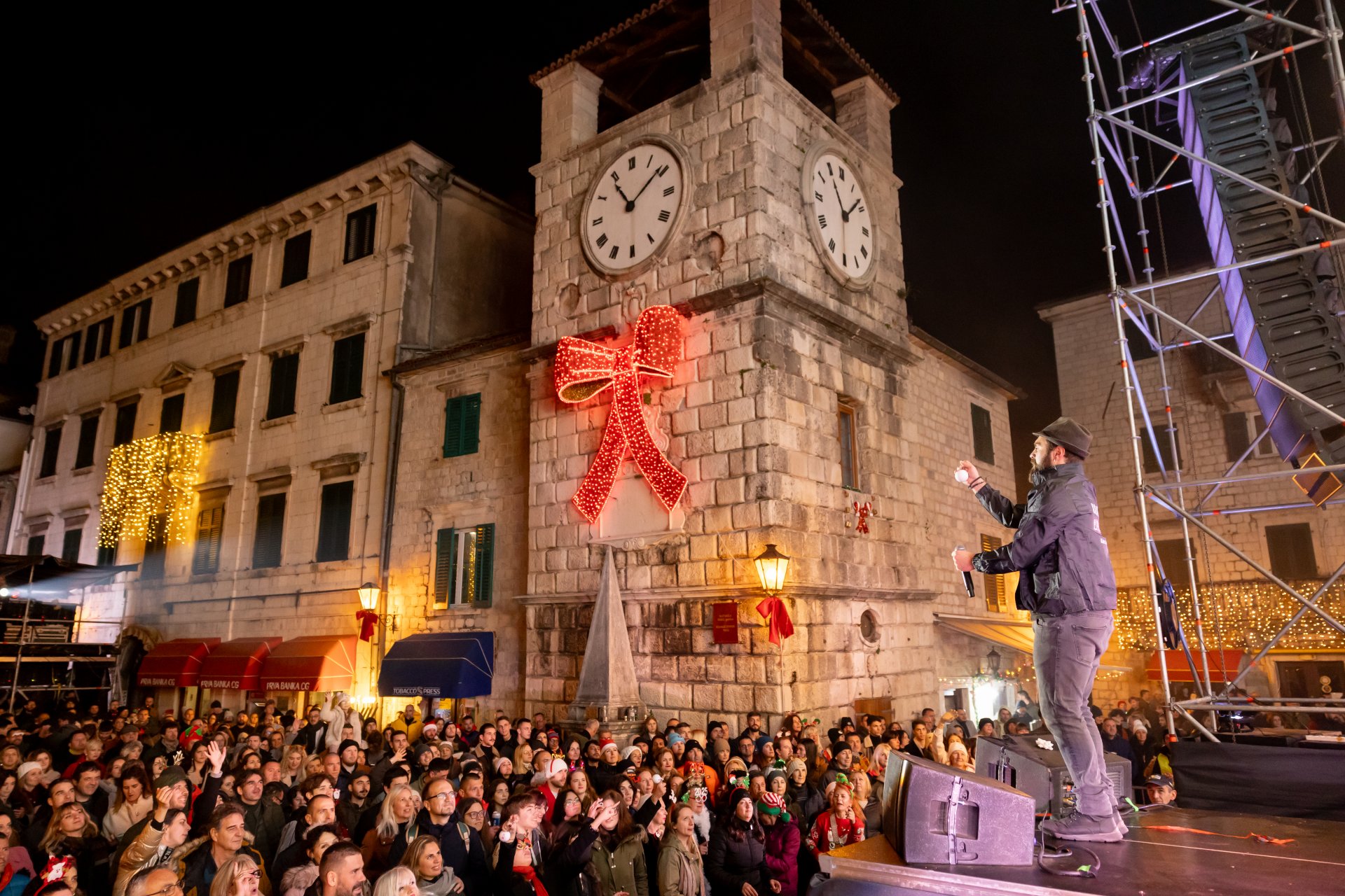 Kotor uz "Zabranjeno pušenje" i Ansambl Toć dočekao 2025.