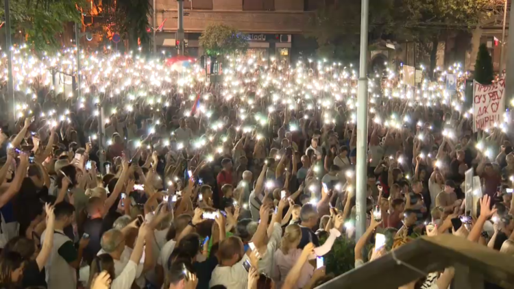 Protest u Beogradu sa zahtjevom da RTS izvještava o protestima protiv rudarenja litijuma u Srbiji