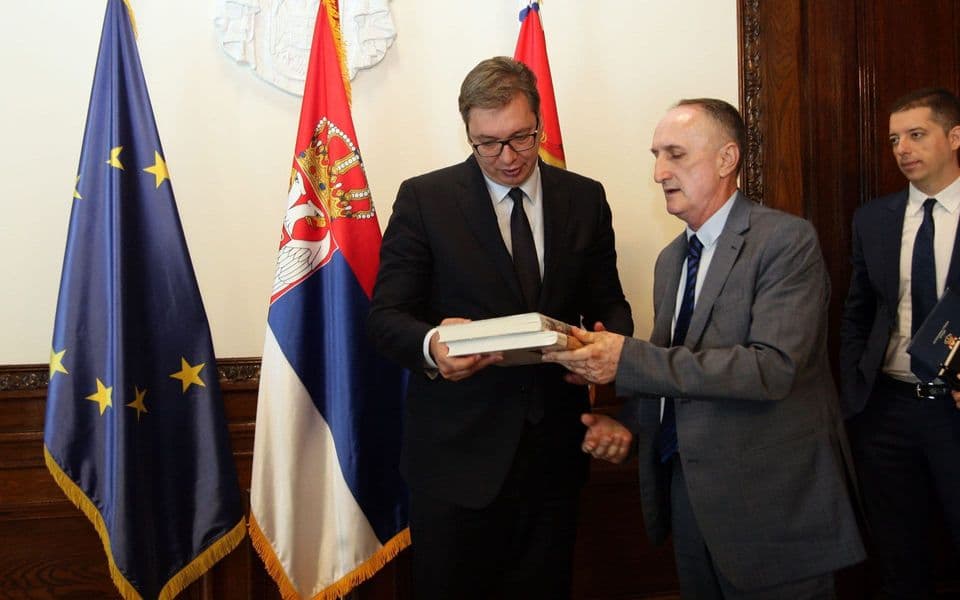 Vučić ponovo šalje milione eura Srbima u Crnoj Gori
