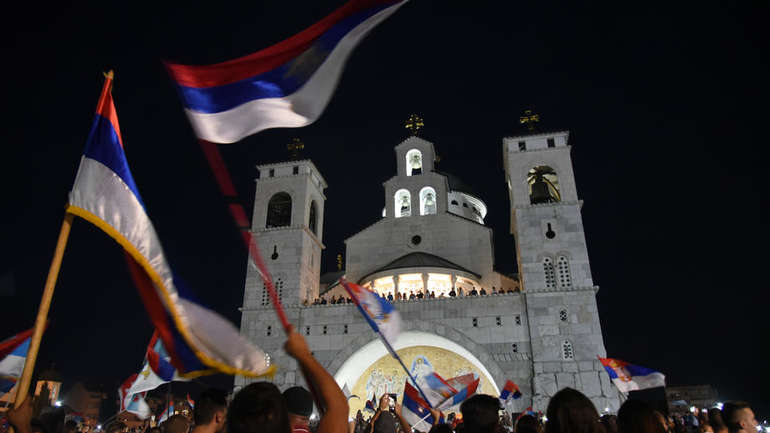 Vladom svi nezadovoljni a Crkva Srbije (SPC) trlja ruke