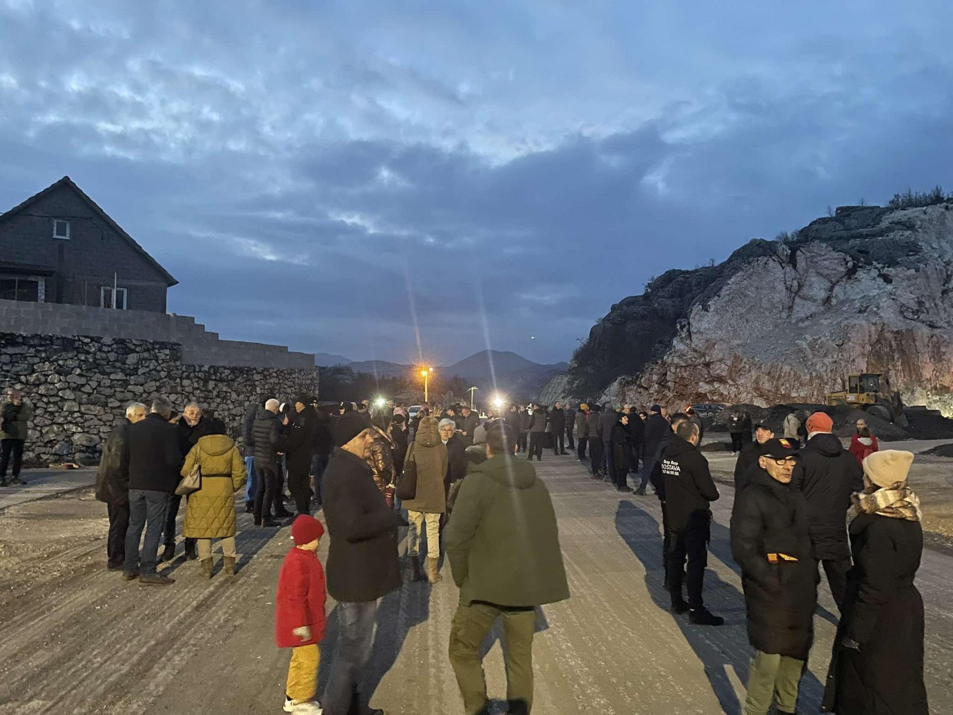 Cetinjani blokirali saobraćaj na Kruševom ždrijelu