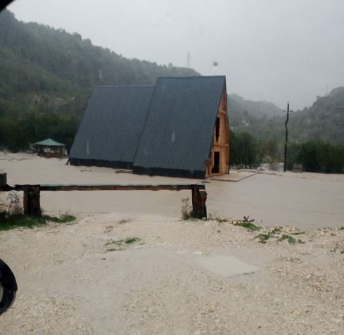 MUP zadovoljan učinkom lokalne uprave u Šavniku, sjutra će obići poplavljena područja