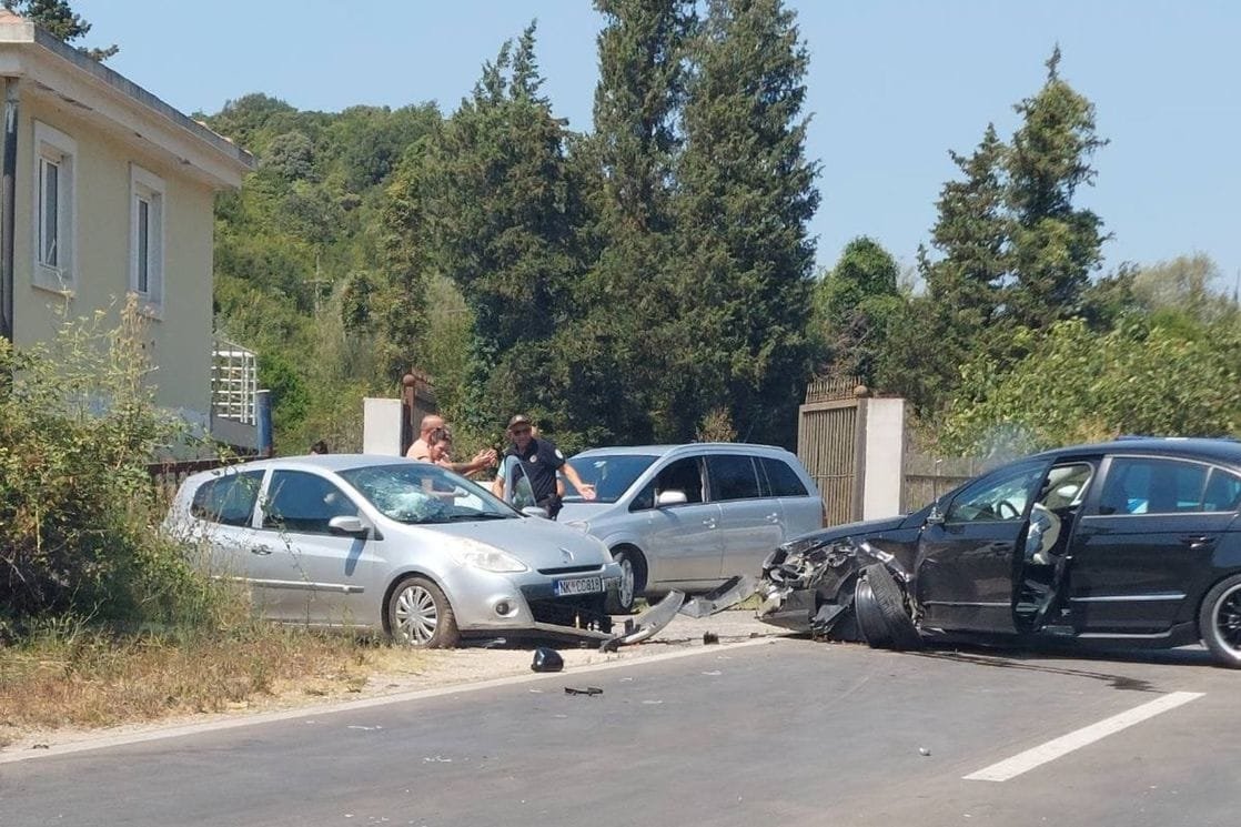 Udes na putnom pravcu Budva-Tivat: Stvorile se velike kolone i prolazi se naizmjenično