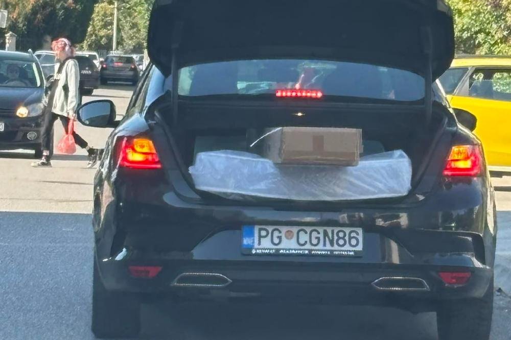 Čarapić vratio službeni automobil, iz Skupštine tvrde da je oštećenje od ranije