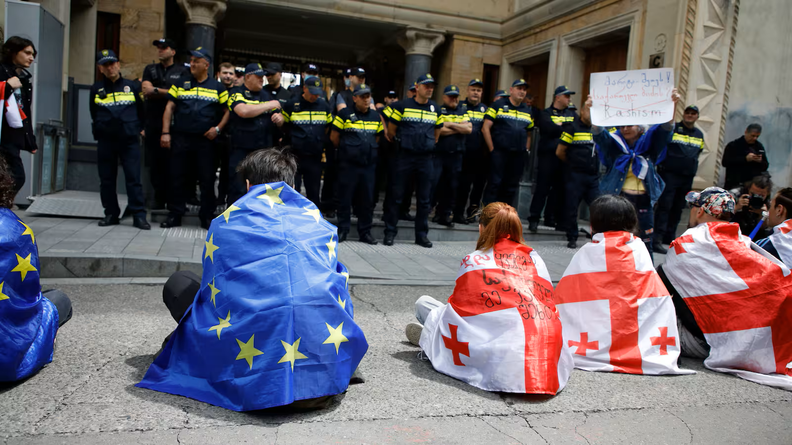 EU ili Rusija – Represivne mjere nad opozicijom i aktivistima uoči odlučujućih izbora u Gruziji