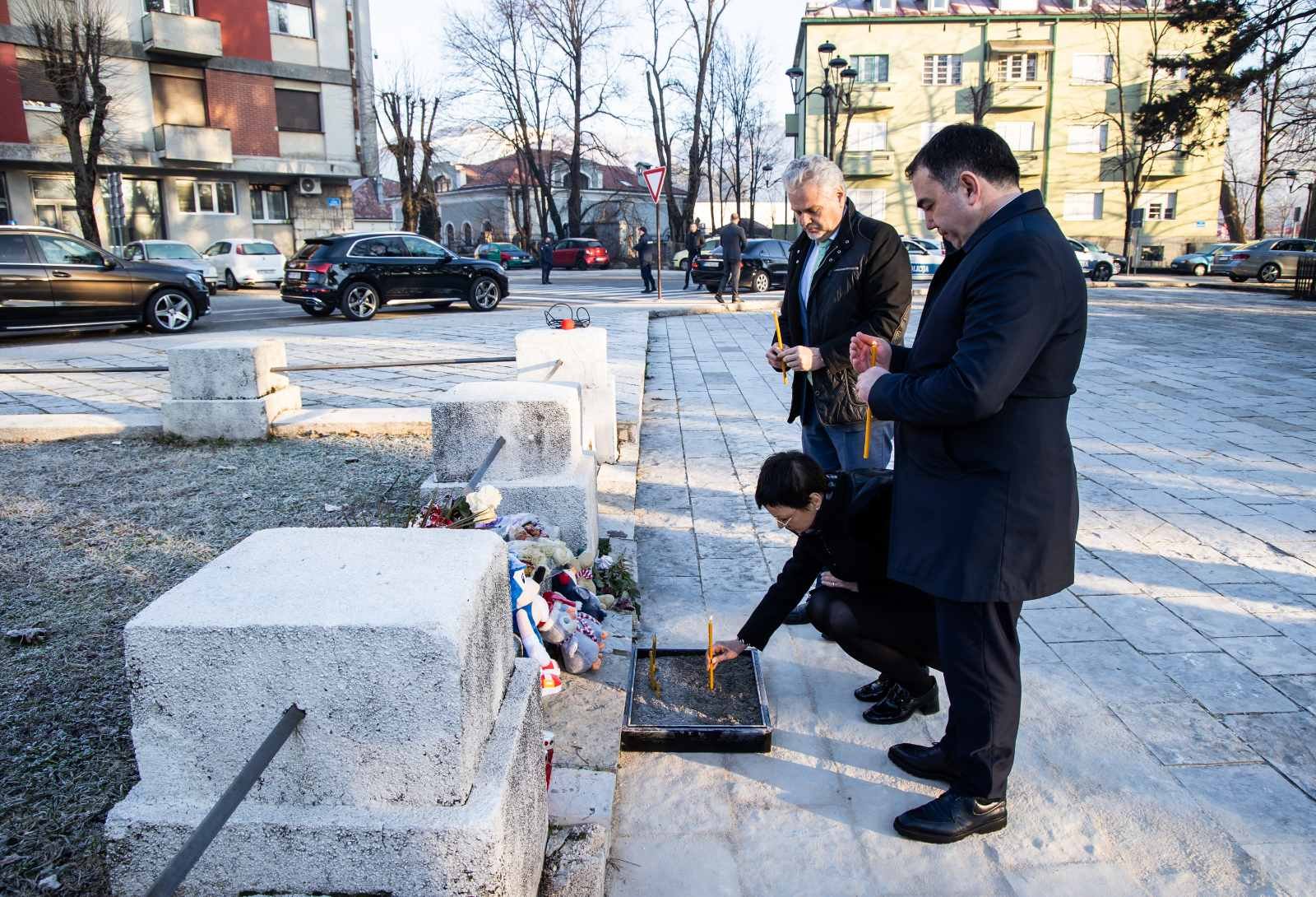 Komesarka Kos odala počast žrtvama tragedije na Cetinju