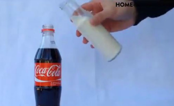 Nevjerovatno: Znate li šta se desi kad se pomiješaju Coca-Cola i mlijeko?