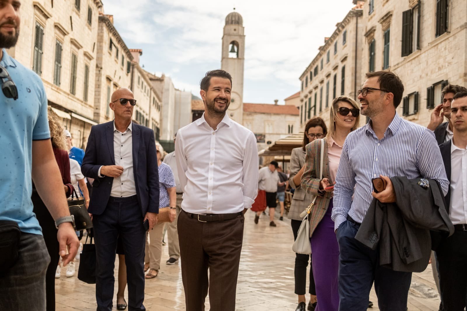 Milatović u šetnji Dubrovnikom: Ovaj grad je bio žrtva razaranja, tome nažalost doprinijela i tadašnja politika naše zemlje