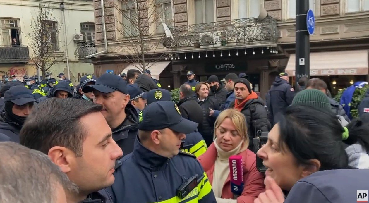 Policija u Tbilisiju rasturila šatorski kamp proevropskih demonstranata koji traže nove izbore