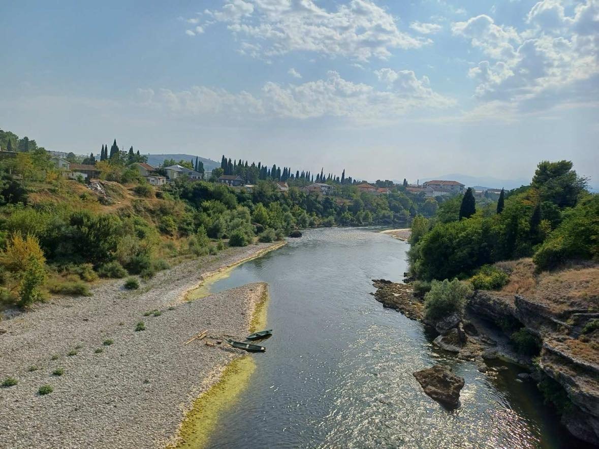 Pretežno sunčano, poslijepodne više oblaka