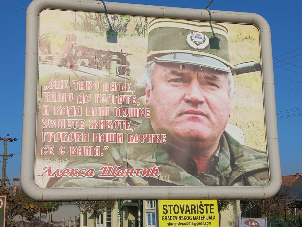 Pjesnik Šantić i zločinac Mladić na istom billboardu