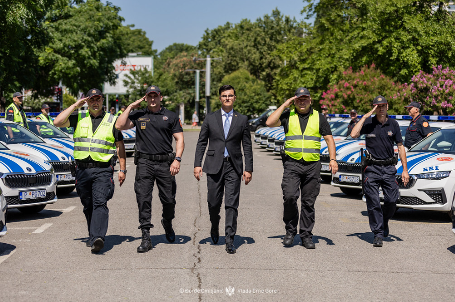 Zirojević: Ministre, da li ste upoznati koje su mogućnosti vozila i zašto je video kao kulminacija latinoameričke sapunice?