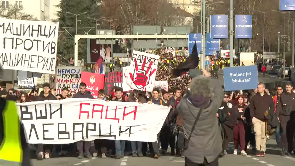 U toku 24-časovna blokada Autokomande: "Trula vlada sama pada"