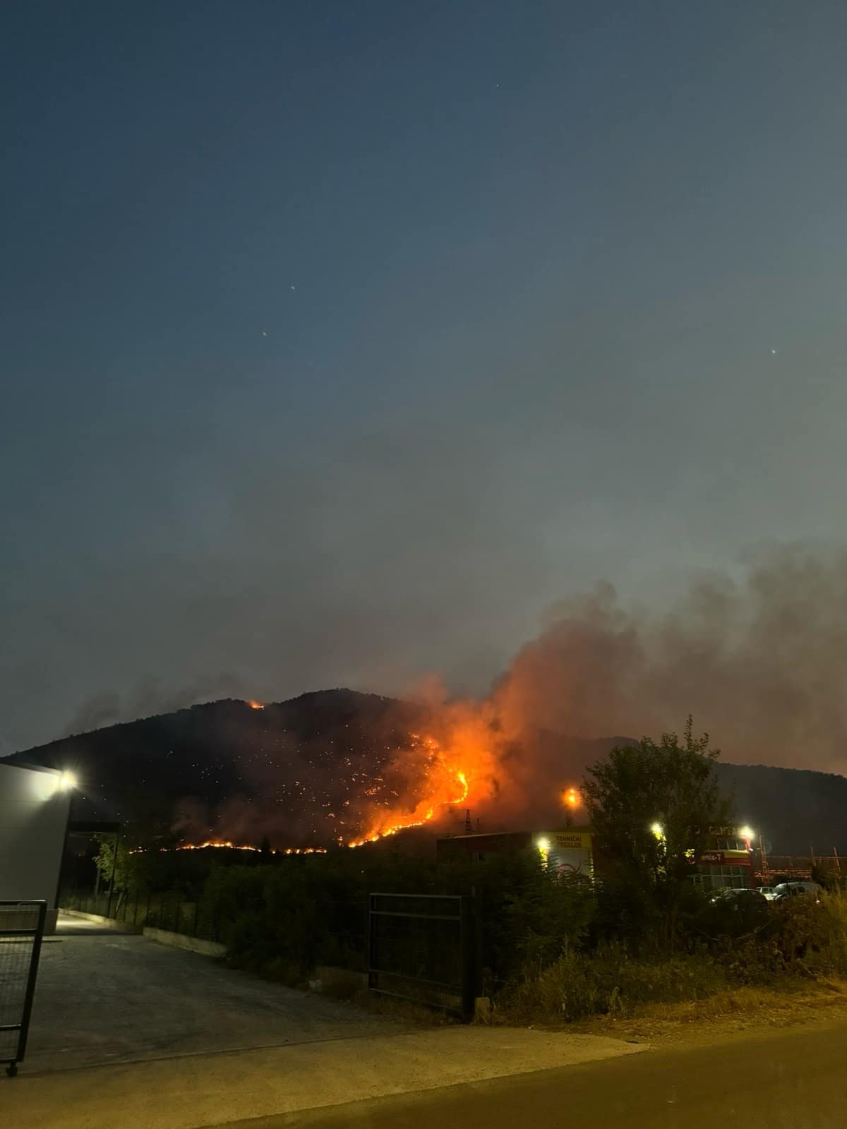 Podgorica pod dimom: I noćas bukti više požara