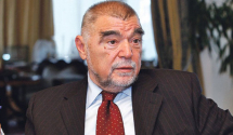 Mesić: CG je organizovana država koja sama može da rješava probleme
