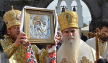 Istorija Amfilohijevog „ratovanja“ u mantiji