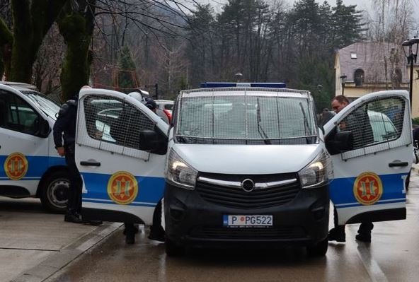 Uhapšene dvije osobe i podnijeta krivična prijava protiv još šestoro, na teret im se stavlja stvaranje kriminalne organizacije i pokušaj ubistva