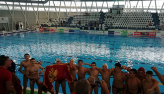 Slavlje mladih vaterpolista nakon prolaska u polufinale Evropskog prvenstva!
