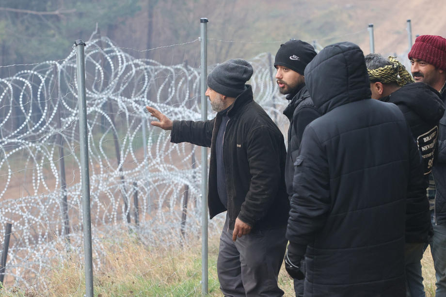 Nevoljama migranata nema kraja: Bjelorusija jača snage na granici, ruski avioni nadlijeću