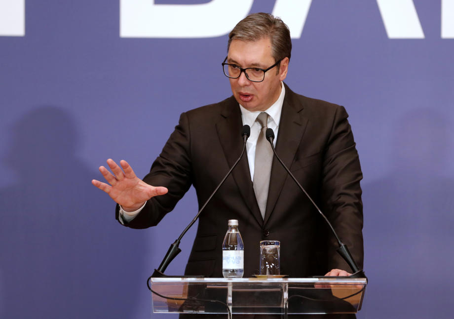 Vučić: Mural Mladiću uništen, stoji ploča Aćifa Efendije