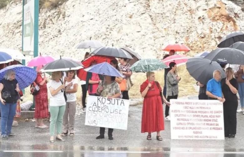 Radnici Košute protestovali po kiši, stvorene kolone vozila