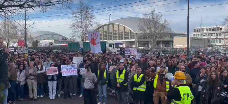 Ljekari u Novom Sadu šetaju 40 minuta da bi podržali studente, maturanti blokirali Zemunsku gimnaziju do ispunjenja studentskih zahtjeva