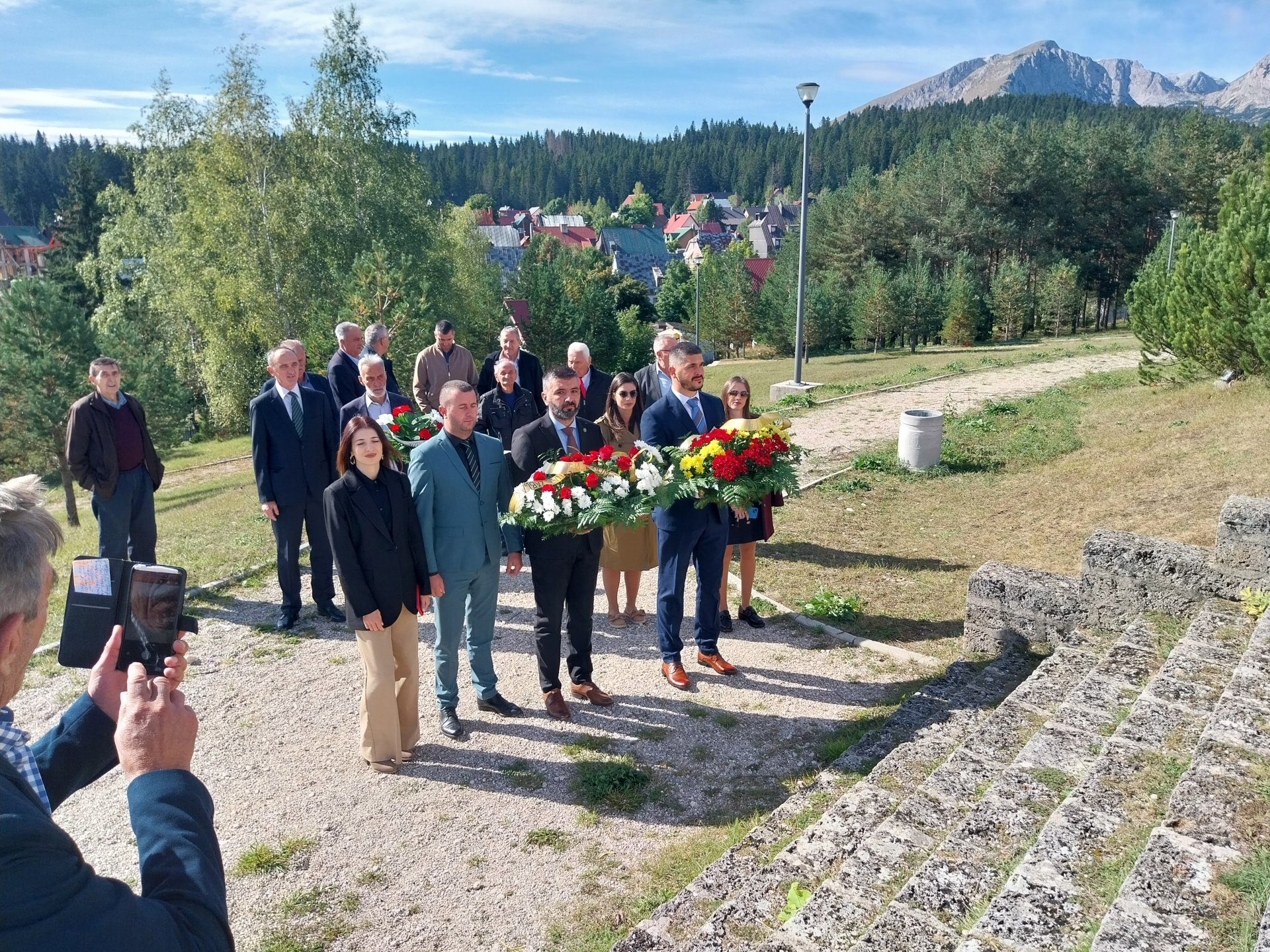 Žabljak: Položeni vijenci na spomenik palim borcima i žrtvama fašističkog terora