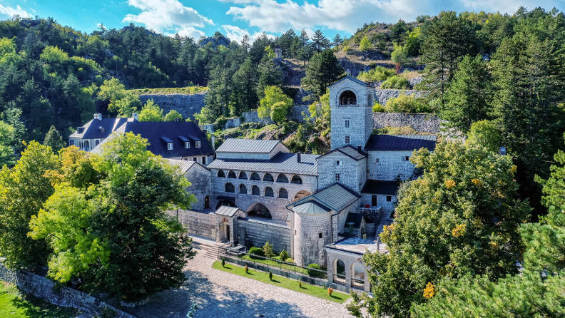 DOKUMENT: Pod okriljem SPC razvaljene grobnice Petrovića-Njegoša