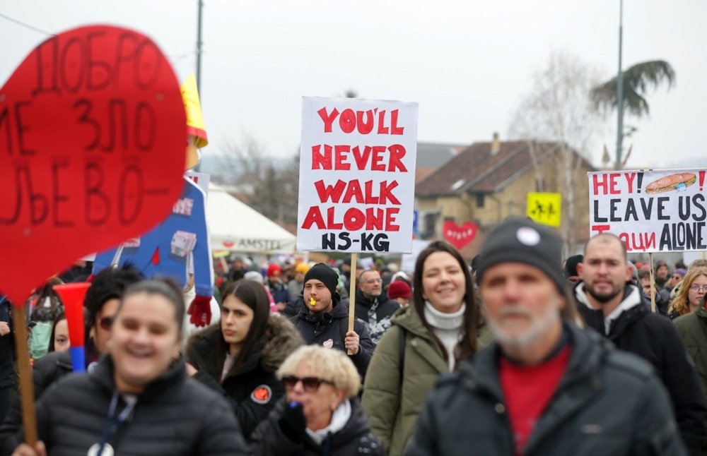 Protesti širom Srbije: Organizovana "potraga za rektorom" u NS, profesori ETF-a u Beogradu stali ispred studenata kao redari