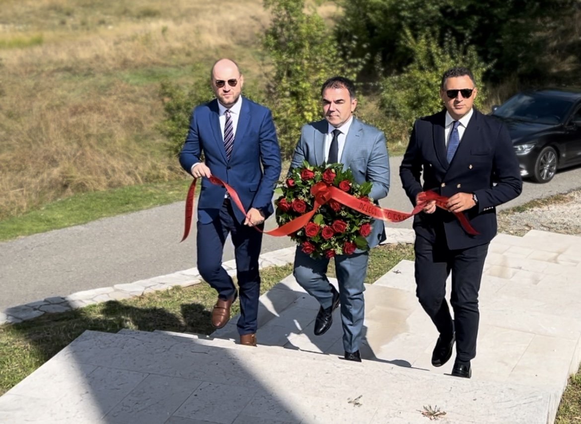 Gradonačelnici Cetinja i Gaete položili vijenac na Spomenik herojima Božićnog ustanka