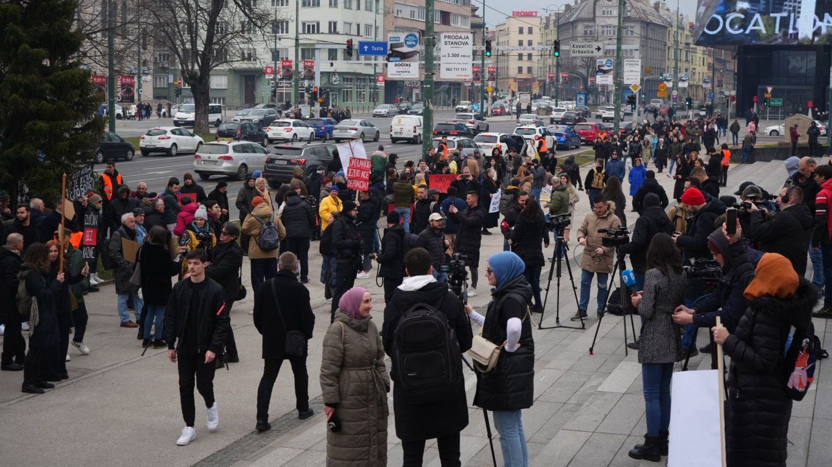 Protest ispred Parlamenta BiH: Studenti dižu glas protiv neodgovornosti, nerada i korupcije