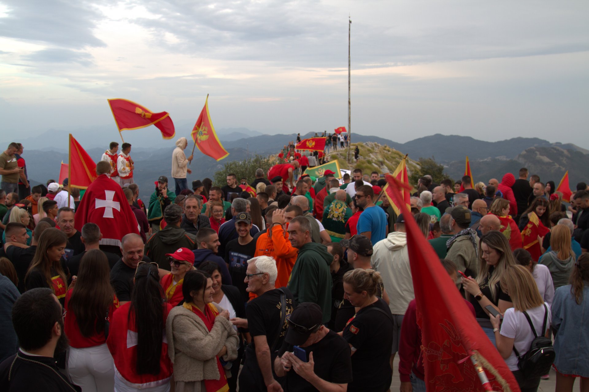 FOTO/Video: Na Lovćenu održan građanski skup - Crna Gora i Lovćen iznad svih i svega